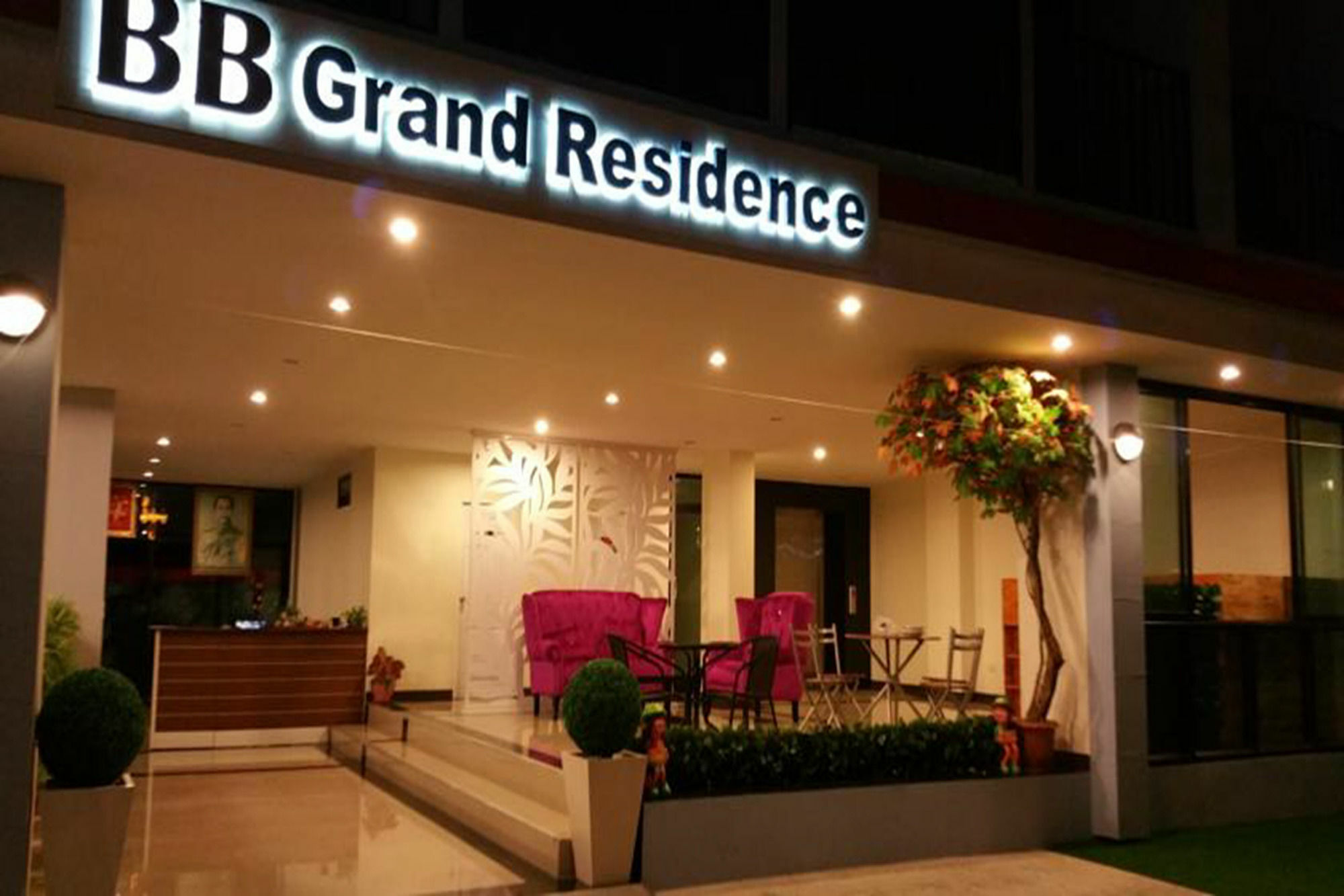 BB Grand Residence Pattaya Exterior foto